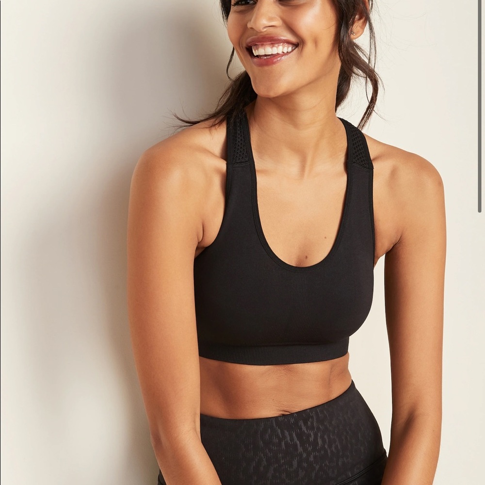 Black Seamless Racerback Sports Bra